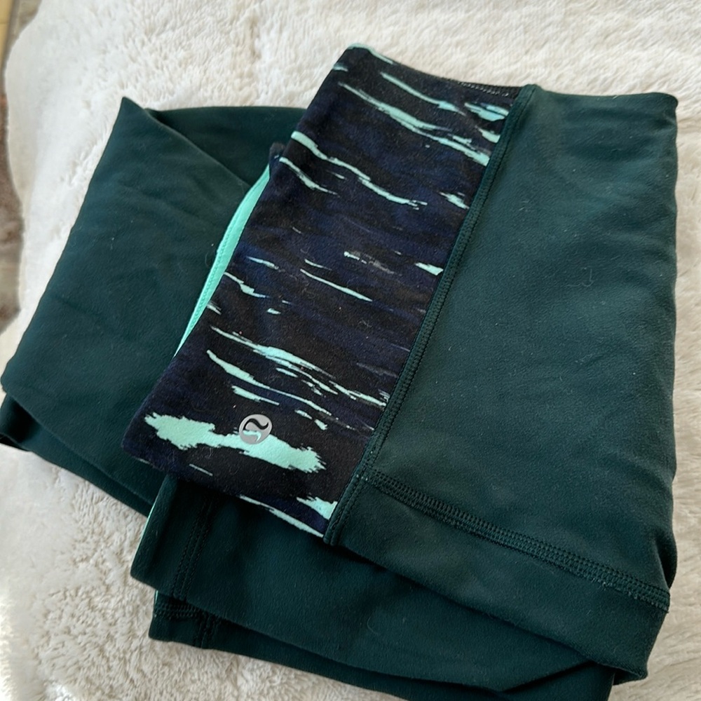 Reposhing. Reversible leggings